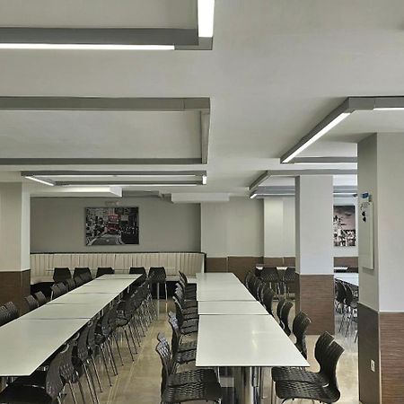 Hostel Residencia Alfil Малага Екстериор снимка