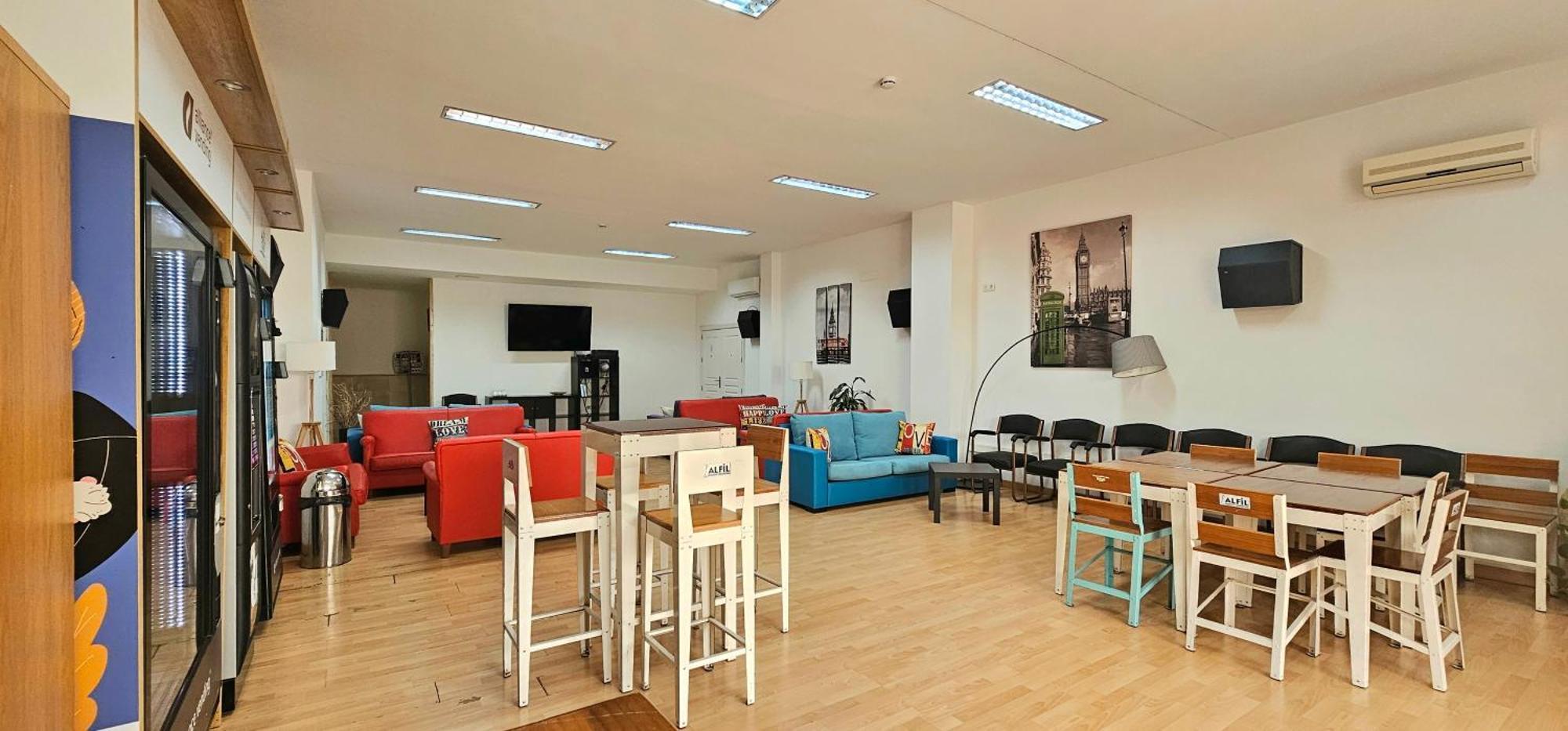 Hostel Residencia Alfil Малага Екстериор снимка