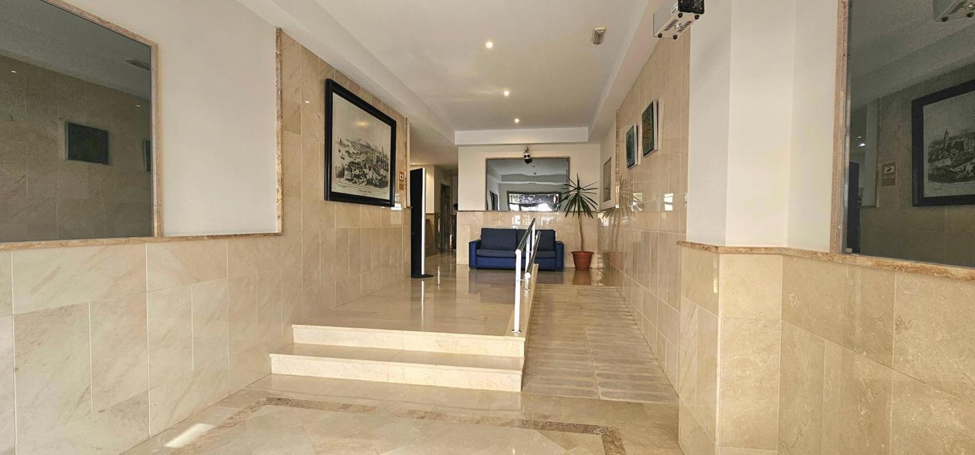 Hostel Residencia Alfil Малага Екстериор снимка